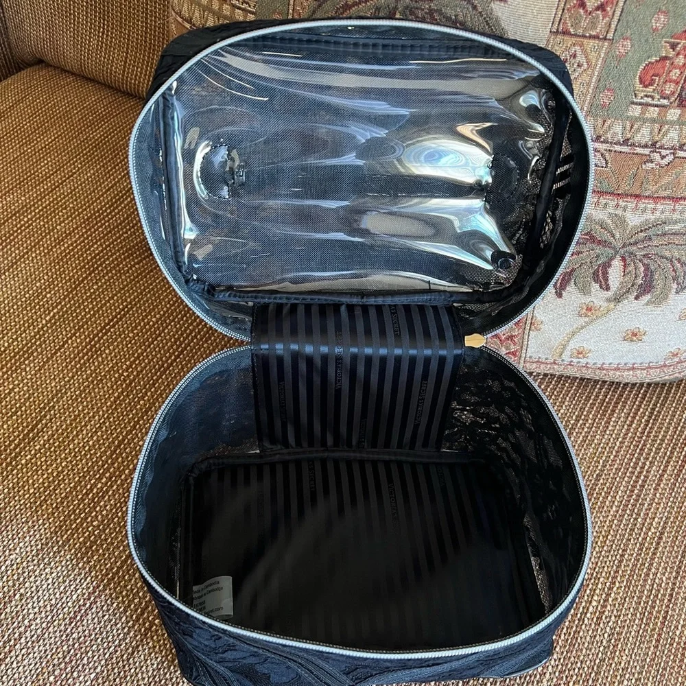 ✅Victoria's Secret - Black Floral Lace Cosmetic Travel Bag! - Picture 6 of 6